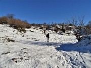 52 Verso la Stalla Fopp (1185 m) pestando neve